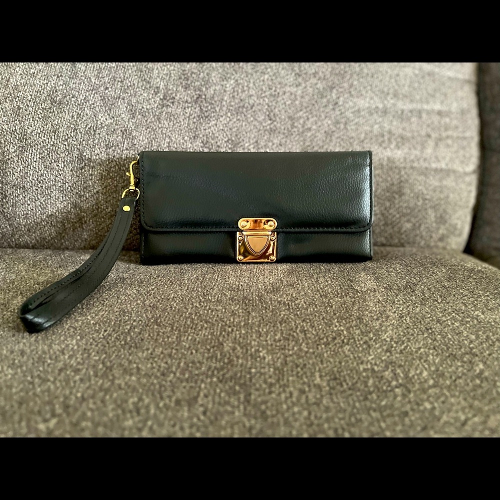 New black wallet